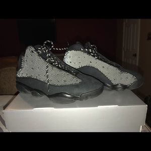 Air Jordan 13 retro black cat (snake eyes)
